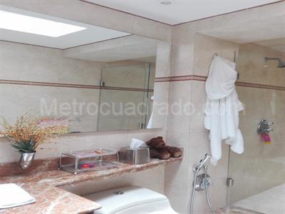 Casa de 5 alcobas en venta en San Jose De Bavaria, Bogotá · foto 10 de 13