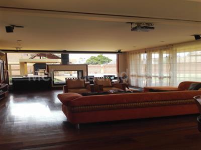 Casa de 5 alcobas en venta en San Jose De Bavaria, Bogotá · foto 2 de 13