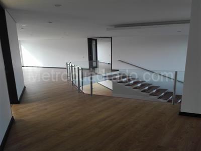 Casa de 4 alcobas en venta en San Jose De Bavaria, Bogotá, 900 m² · foto 2 de 10