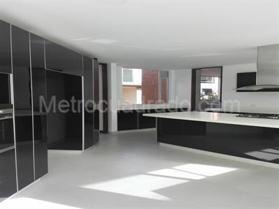 Casa de 4 alcobas en venta en San Jose De Bavaria, Bogotá, 900 m² · foto 7 de 10