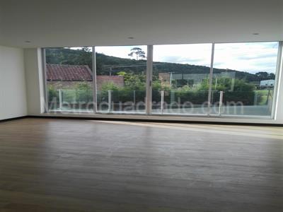 Casa de 4 alcobas en venta en San Jose De Bavaria, Bogotá, 900 m² · foto 9 de 10