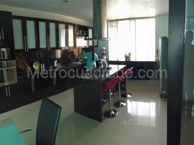 Casa de 4 alcobas en venta en San Jose De Bavaria, Bogotá, 900 m² · foto 2 de 17