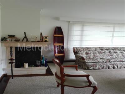 Casa de 3 alcobas en venta en San Jose De Bavaria, Bogotá, 600 m² · foto 3 de 10