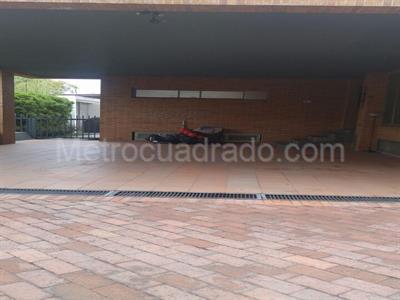 Casa de 5 alcobas en venta en San Jose De Bavaria, Bogotá, 1100 m² · foto 19 de 20