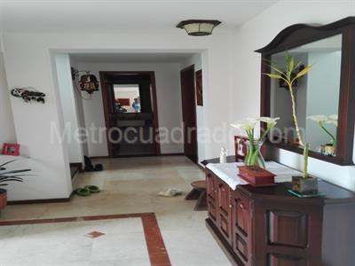 Casa de 3 alcobas en venta en San Jose De Bavaria, Bogotá, 400 m² · foto 5 de 9