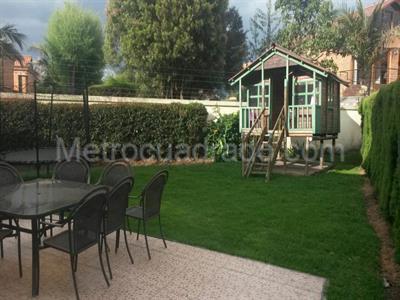 Casa de 4 alcobas en venta en San Jose De Bavaria, Bogotá, 740 m² · foto 2 de 17