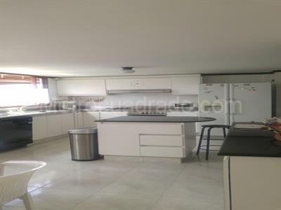 Casa de 4 alcobas en venta en San Jose De Bavaria, Bogotá, 420 m² · foto 2 de 18