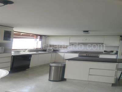 Casa de 4 alcobas en venta en San Jose De Bavaria, Bogotá, 420 m² · foto 3 de 18