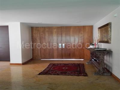 Casa de 5 alcobas en venta en San Jose De Bavaria, Bogotá, 800 m² · foto 1 de 11