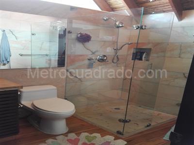 Casa de 5 alcobas en venta en San Jose De Bavaria, Bogotá, 800 m² · foto 9 de 11