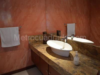 Casa de 4 alcobas en venta en San Jose De Bavaria, Bogotá, 800 m² · foto 15 de 18