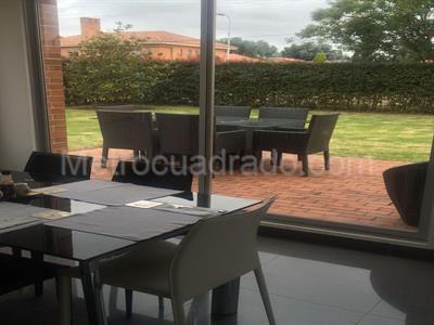 Casa de 4 alcobas en venta en San Simon Guaymaral, Bogotá, 1220 m² · foto 10 de 14