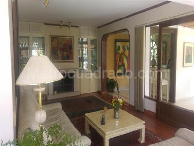 Casa de 4 alcobas en venta en San Jose De Bavaria, Bogotá, 400 m² · foto 2 de 4