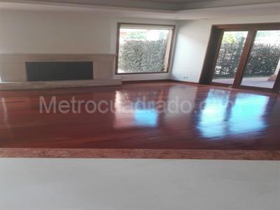 Casa de 4 alcobas en venta en San Jose De Bavaria, Bogotá, 570 m² · foto 2 de 11