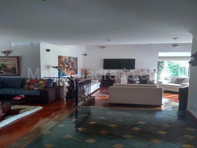 Casa de 3 alcobas en venta en San Jose De Bavaria, Bogotá, 750 m² · foto 2 de 13