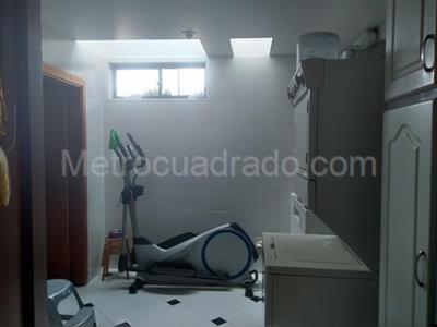 Casa de 3 alcobas en venta en San Jose De Bavaria, Bogotá, 750 m² · foto 2 de 13