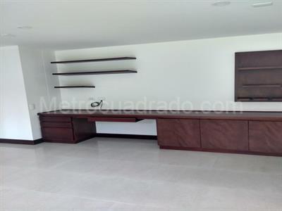 Casa de 5 alcobas en venta en San Jose De Bavaria, Bogotá, 500 m² · foto 3 de 12
