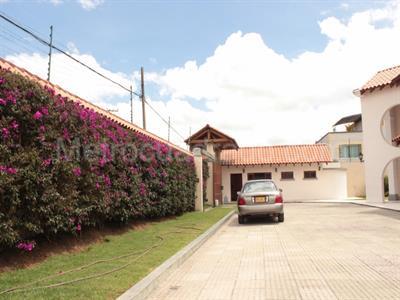 Casa de 4 alcobas en venta en San Jose De Bavaria, Bogotá · foto 12 de 13