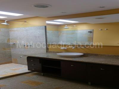 Casa de 4 alcobas en arriendo en San Jose De Bavaria, Bogotá, 800 m² · foto 2 de 15