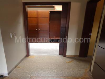Casa de 4 alcobas en arriendo en San Jose De Bavaria, Bogotá, 800 m² · foto 3 de 15