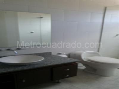 Casa de 4 alcobas en arriendo en San Jose De Bavaria, Bogotá, 800 m² · foto 6 de 15