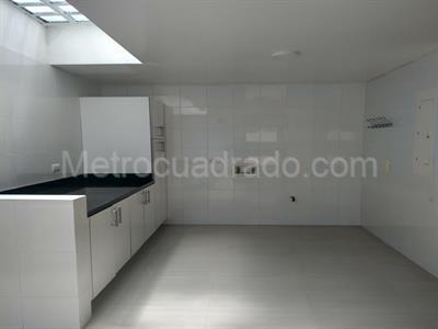 Casa de 5 alcobas en venta en San Jose De Bavaria, Bogotá, 530 m² · foto 13 de 14