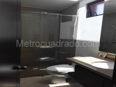Casa de 4 alcobas en venta en San Jose De Bavaria, Bogotá, 800 m² · foto 16 de 19