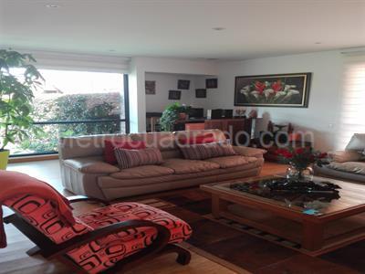 Casa de 4 alcobas en venta en San Jose De Bavaria, Bogotá, 800 m² · foto 1 de 19