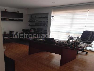 Casa de 4 alcobas en venta en San Jose De Bavaria, Bogotá, 800 m² · foto 2 de 19