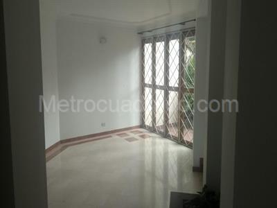 Casa de 3 alcobas en venta en San Jose De Bavaria, Bogotá, 670 m² · foto 3 de 18