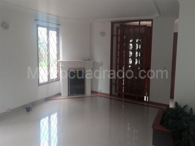 Casa de 3 alcobas en venta en San Jose De Bavaria, Bogotá, 670 m² · foto 4 de 18