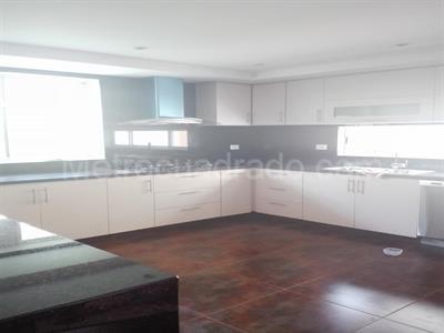 Casa de 3 alcobas en venta en San Jose De Bavaria, Bogotá, 270 m² · foto 2 de 12