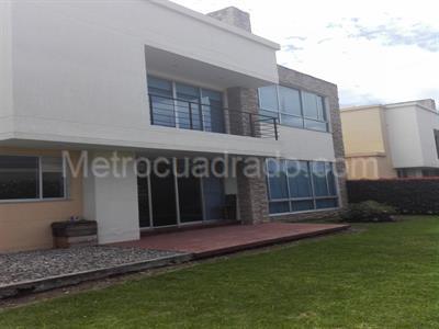 Casa de 3 alcobas en venta en San Jose De Bavaria, Bogotá, 270 m² · foto 3 de 12