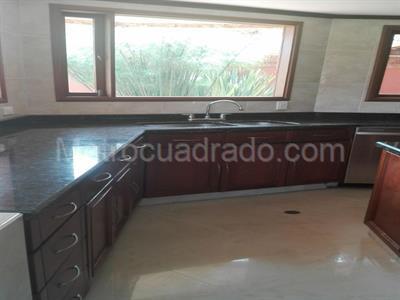 Casa de 4 alcobas en arriendo en San Jose De Bavaria, Bogotá, 575 m² · foto 4 de 7