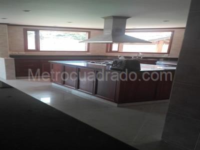 Casa de 4 alcobas en arriendo en San Jose De Bavaria, Bogotá, 575 m² · foto 6 de 7