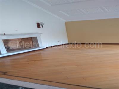 Casa de 4 alcobas en venta en San Jose De Bavaria, Bogotá, 800 m² · foto 2 de 9