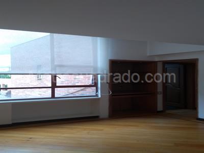 Casa de 4 alcobas en venta en San Jose De Bavaria, Bogotá, 800 m² · foto 4 de 9
