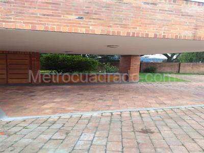 Casa de 4 alcobas en venta en San Jose De Bavaria, Bogotá, 800 m² · foto 6 de 9