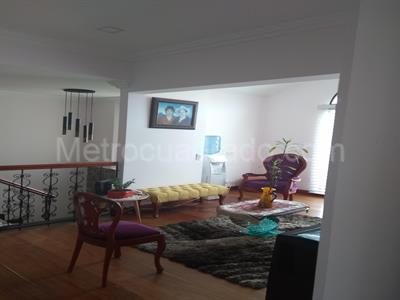 Casa de 5 alcobas en venta en San Jose De Bavaria, Bogotá, 800 m² · foto 11 de 14
