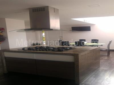 Casa de 5 alcobas en venta en San Jose De Bavaria, Bogotá, 800 m² · foto 12 de 14