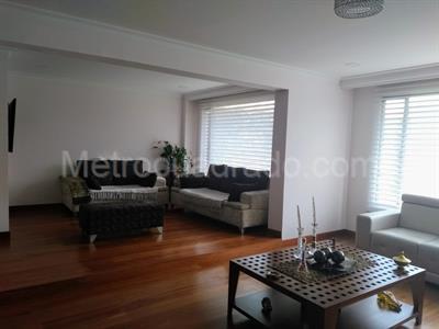 Casa de 5 alcobas en venta en San Jose De Bavaria, Bogotá, 800 m² · foto 4 de 14