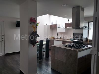 Casa de 5 alcobas en venta en San Jose De Bavaria, Bogotá, 800 m² · foto 7 de 14