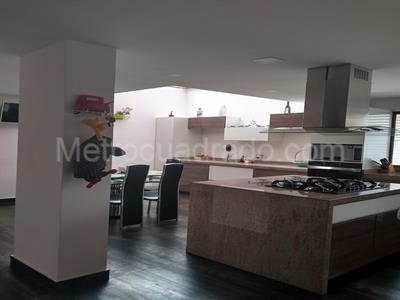 Casa en venta en San Jose De Bavaria, Bogotá · foto 3 de 11