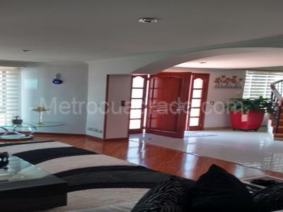 Casa de 5 alcobas en venta en San Jose De Bavaria, Bogotá, 800 m² · foto 13 de 13