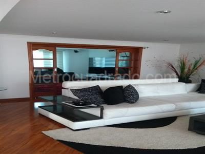 Casa de 5 alcobas en venta en San Jose De Bavaria, Bogotá, 800 m² · foto 2 de 13