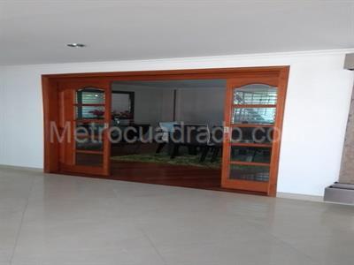 Casa de 5 alcobas en venta en San Jose De Bavaria, Bogotá, 800 m² · foto 3 de 13