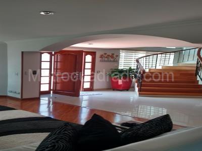 Casa de 5 alcobas en venta en San Jose De Bavaria, Bogotá, 800 m² · foto 4 de 13