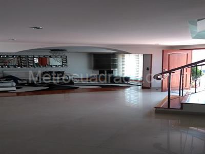 Casa de 5 alcobas en venta en San Jose De Bavaria, Bogotá, 800 m² · foto 1 de 15