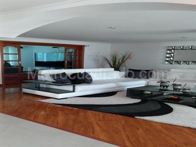 Casa de 5 alcobas en venta en San Jose De Bavaria, Bogotá, 800 m² · foto 2 de 15