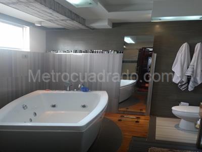 Casa de 5 alcobas en venta en San Jose De Bavaria, Bogotá, 800 m² · foto 13 de 18